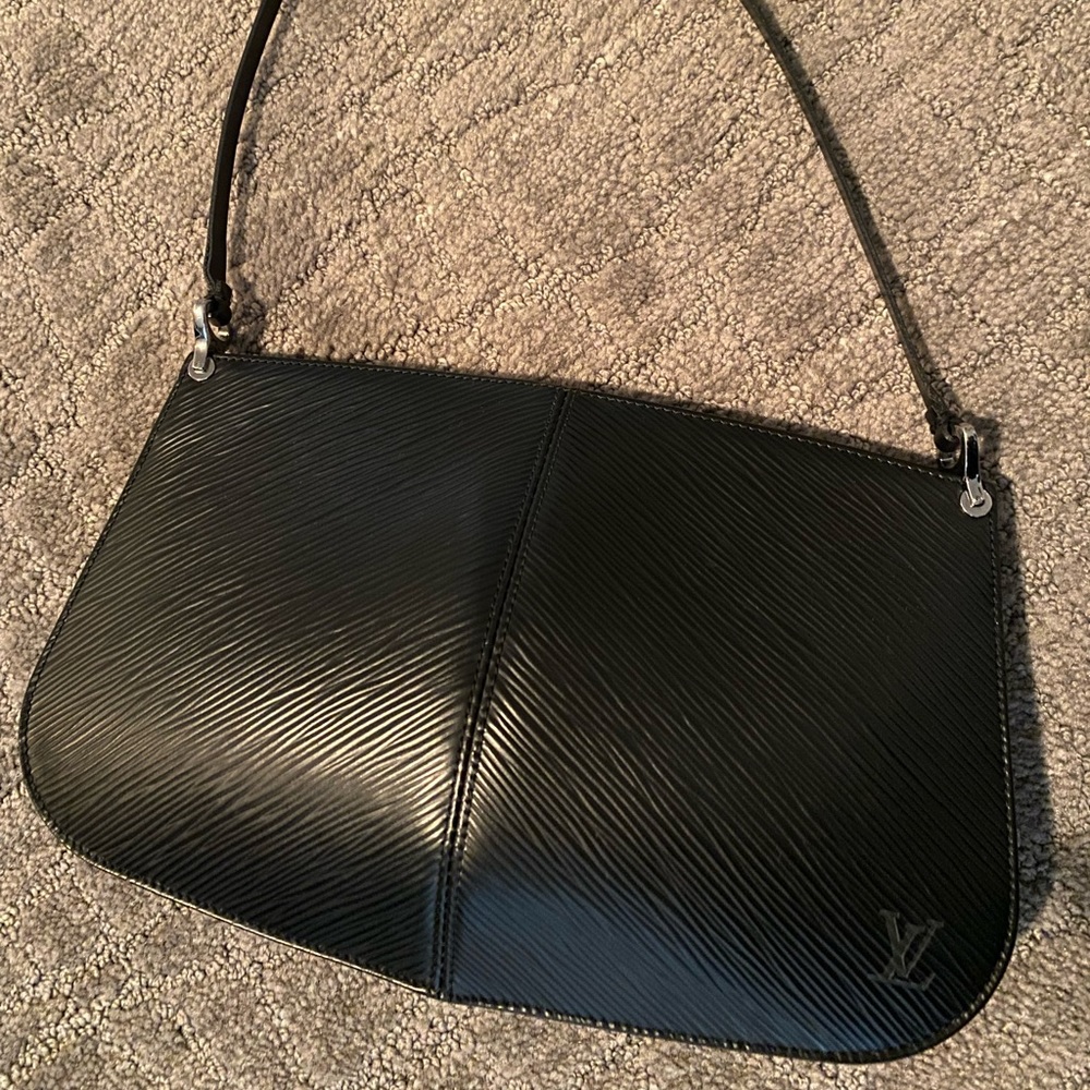 Authentic Louis Vuitton Epi Pochette with shoulder strap